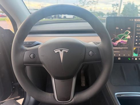 Used 2025 Tesla Model Y Long Range AWD/4WD image 12