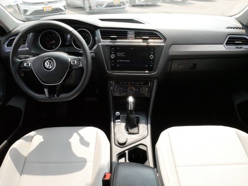 Used 2020 Volkswagen Tiguan SE AWD/4WD image 10
