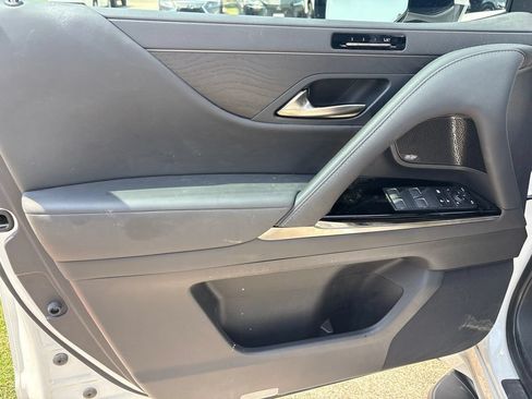 Used 2022 Lexus LX 600 4WD w/ Interior Upgrade Package image 12