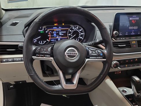 Used 2022 Nissan Altima 2.5 SV w/ SV Premium Package FWD image 11
