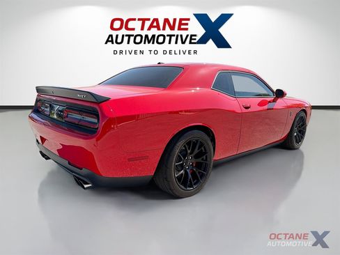 Used 2016 Dodge Challenger SRT Hellcat RWD image 7