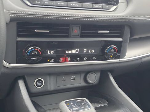 Used 2023 Nissan Rogue SV AWD/4WD image 22