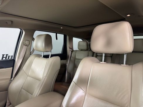 Used 2016 Jeep Grand Cherokee Limited w/ Luxury Group II image 3