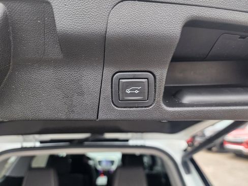 Used 2021 GMC Acadia SLE w/ Driver Convenience Package image 15