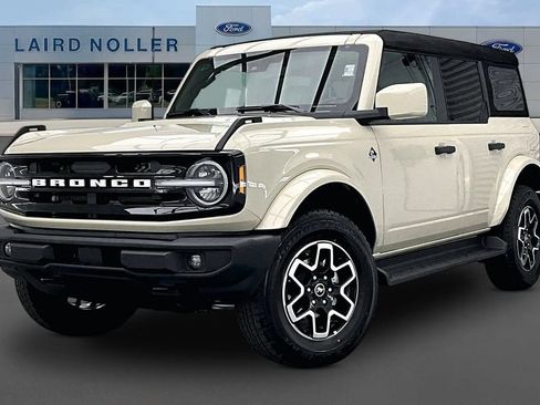 New 2026 Ford Bronco Outer Banks AWD/4WD image 1