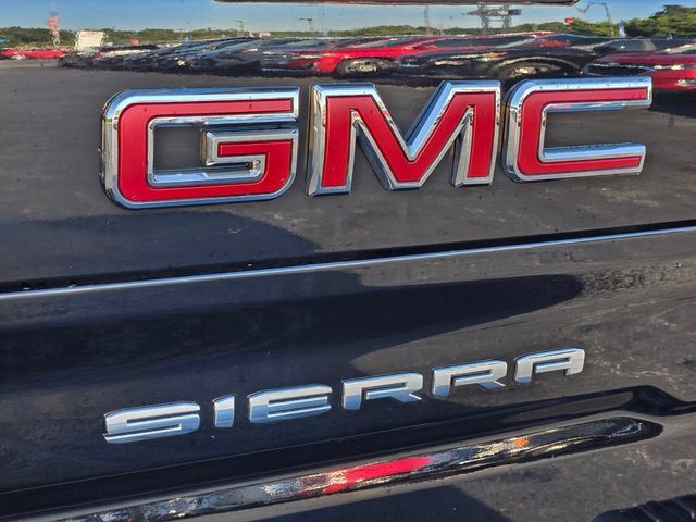 Used 2025 GMC Sierra 1500 SLT AWD/4WD image 18