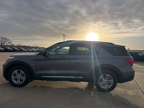 Used 2022 Ford Explorer XLT image 9
