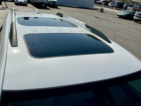 Used 2023 GMC Acadia Denali w/ Denali Technology Package image 13