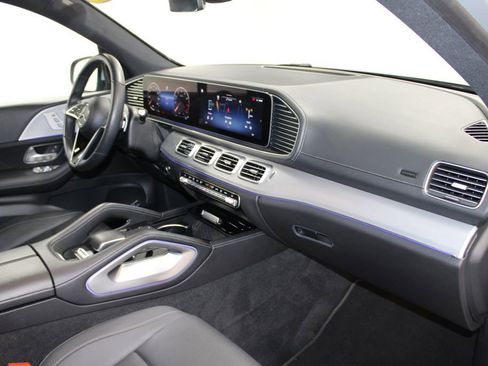 Used 2025 Mercedes-Benz GLS 450 4MATIC image 29