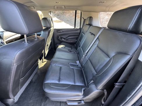 Used 2017 GMC Yukon XL SLT image 13