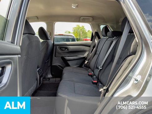 Used 2024 Nissan Rogue S FWD image 11