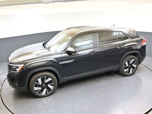 Certified 2025 Volkswagen Atlas Cross Sport SE image 37