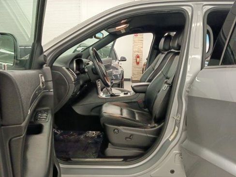 Used 2019 Jeep Grand Cherokee Limited AWD/4WD image 11