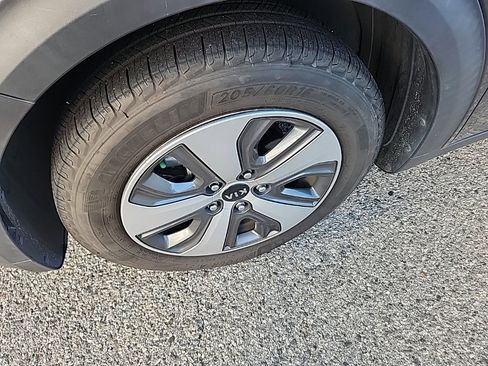 Used 2019 Kia Niro EX Premium w/ Sunroof Package image 9