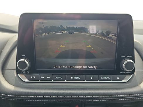 Used 2024 Nissan Rogue S FWD image 23