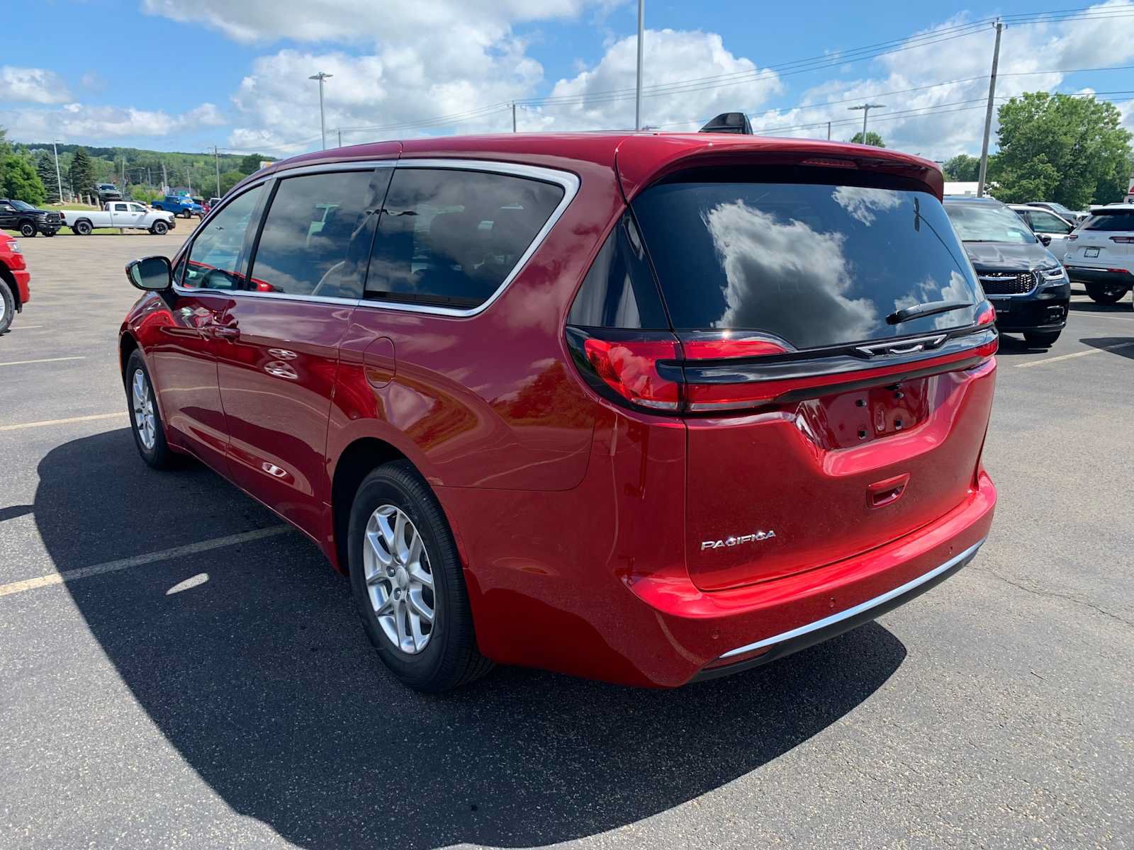 New 2027 Chrysler Pacifica Select FWD image 7