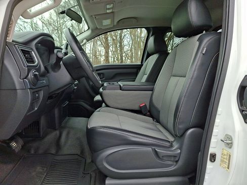 Used 2017 Nissan Titan S image 13