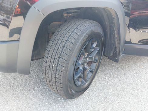 Used 2020 Jeep Cherokee Trailhawk w/ Cold Weather Group image 27