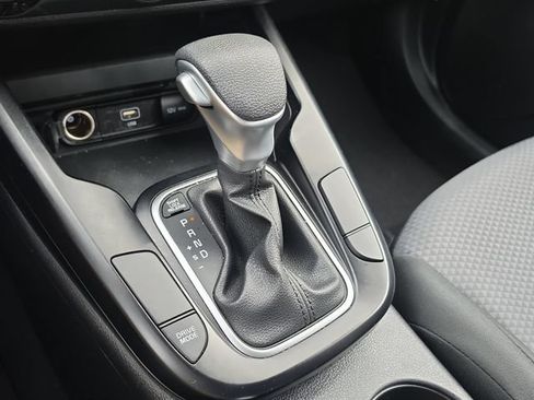 Certified 2025 Kia Soul LX w/ LX Technology Package FWD image 25