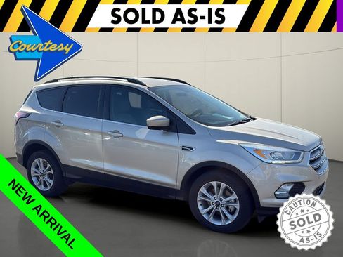 Used 2017 Ford Escape SE w/ SE Leather Comfort Package FWD image 1