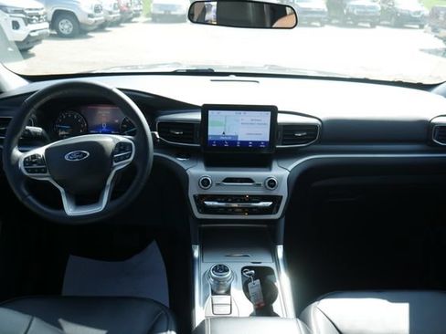 Used 2023 Ford Explorer XLT w/ Equipment Group 202A AWD/4WD image 7