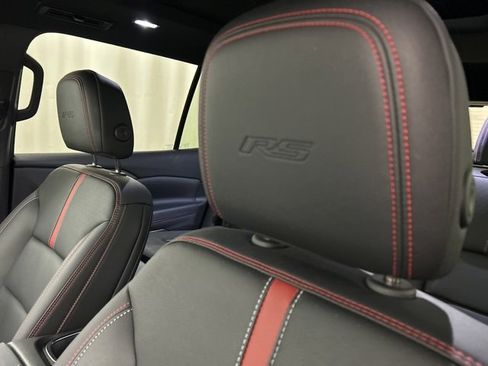 Used 2024 Chevrolet Traverse RS image 8