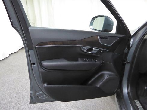 Used 2016 Volvo XC90 T6 Momentum w/ Momentum Plus Package image 21