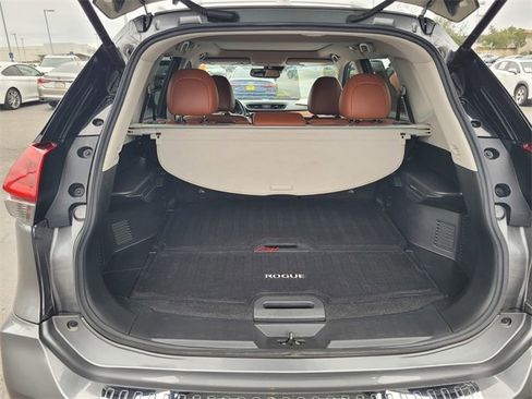 Used 2019 Nissan Rogue SL w/ Premium Package image 11