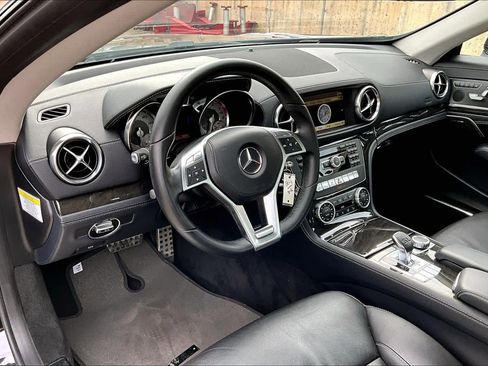 Used 2013 Mercedes-Benz SL 550 image 18