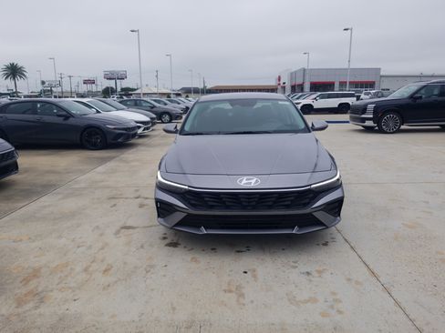 New 2026 Hyundai Elantra SE w/ Cargo Package FWD image 2