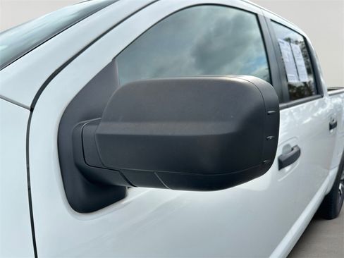 Used 2023 Nissan Titan SV image 11