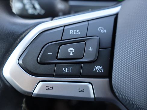 Used 2023 Volkswagen Tiguan SE R-Line image 17