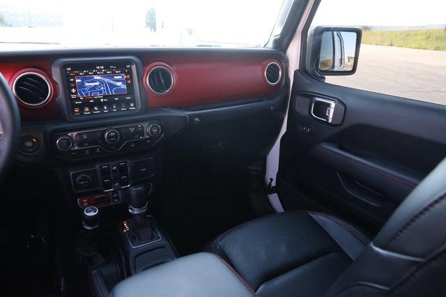 Used 2023 Jeep Wrangler Unlimited Rubicon AWD/4WD image 31