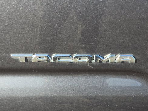 Used 2018 Toyota Tacoma TRD Off-Road image 51