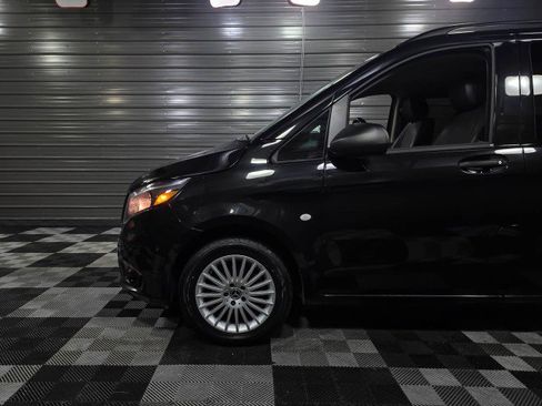 Used 2019 Mercedes-Benz Metris Passenger image 36