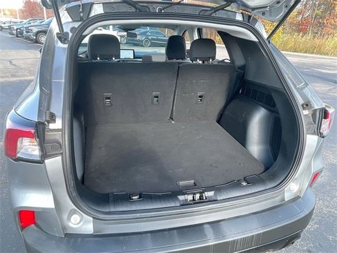 Used 2022 Ford Escape SE w/ SE Sport Appearance Package image 25