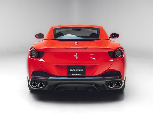 Used 2019 Ferrari Portofino RWD image 7