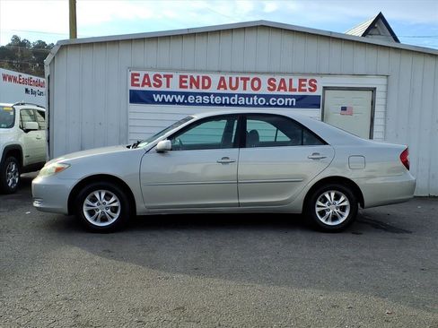 Used 2004 Toyota Camry LE image 2