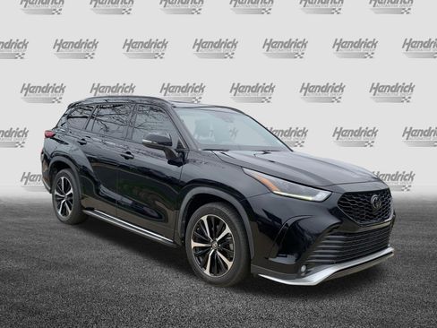 Used 2022 Toyota Highlander XSE image 2