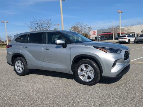 Certified 2023 Toyota Highlander LE image 2