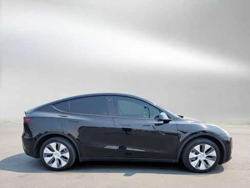 Used 2022 Tesla Model Y Long Range AWD/4WD image 6