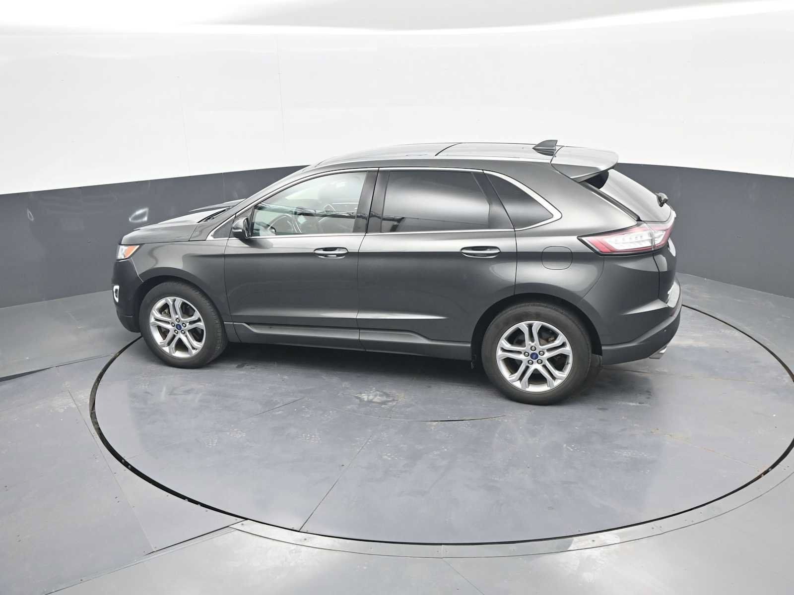 Used 2018 Ford Edge Titanium w/ Equipment Group 301A AWD/4WD image 37