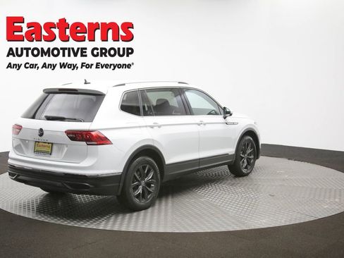 Used 2024 Volkswagen Tiguan SE image 40