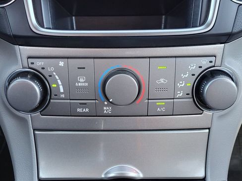Used 2013 Toyota Highlander Plus AWD/4WD image 22