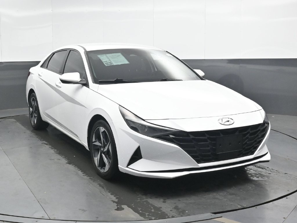 Used 2023 Hyundai Elantra SEL w/ Convenience Package FWD image 4