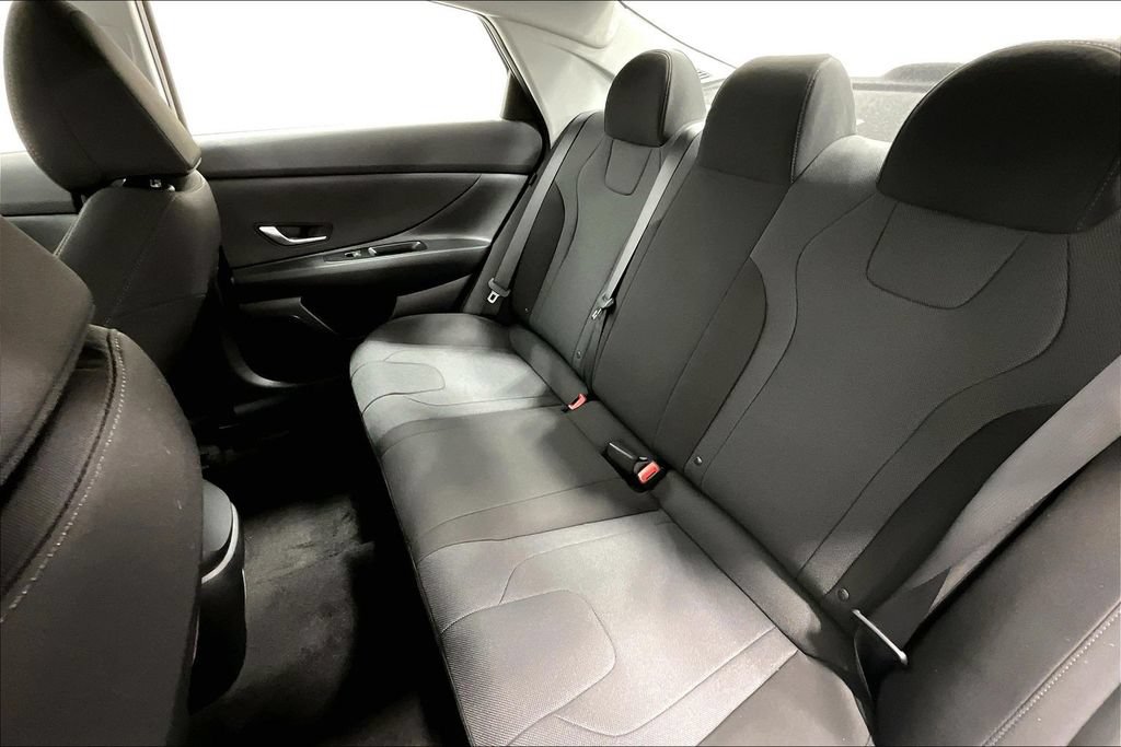 Used 2026 Hyundai Elantra SE FWD image 17