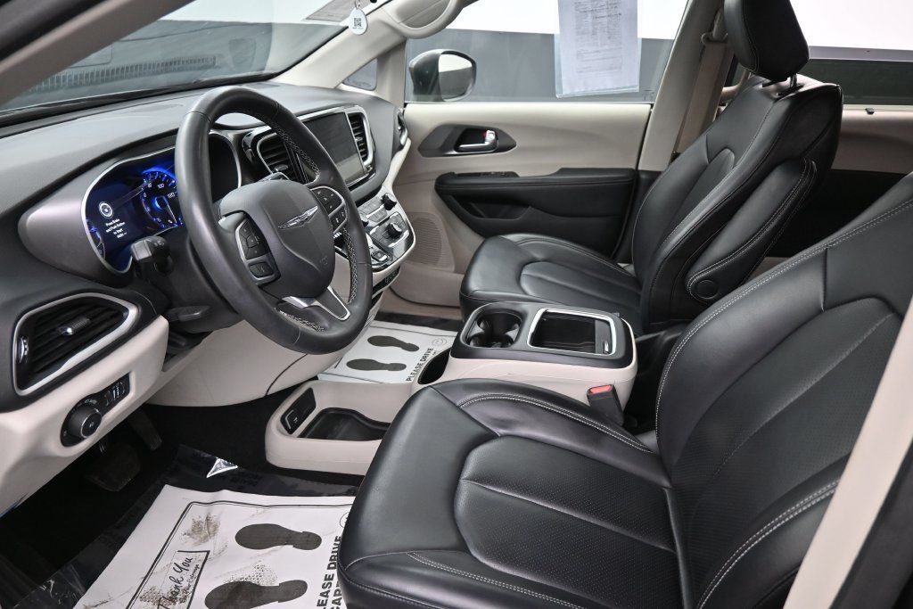 Used 2023 Chrysler Pacifica Touring-L FWD image 30