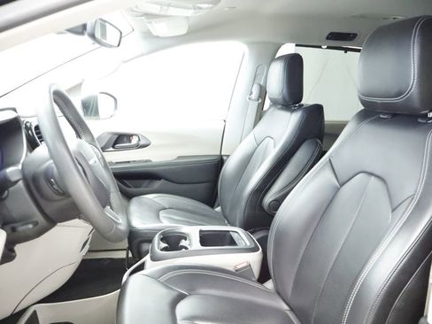 Certified 2023 Chrysler Pacifica Touring-L FWD image 27