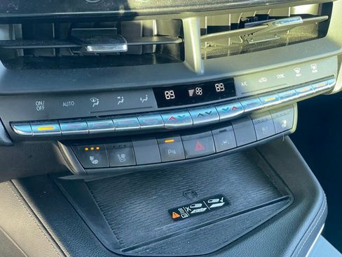 Used 2022 Cadillac CT4 Premium Luxury image 19