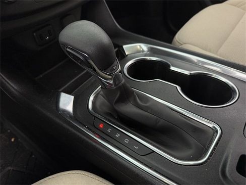 Used 2023 Chevrolet Traverse LS image 19